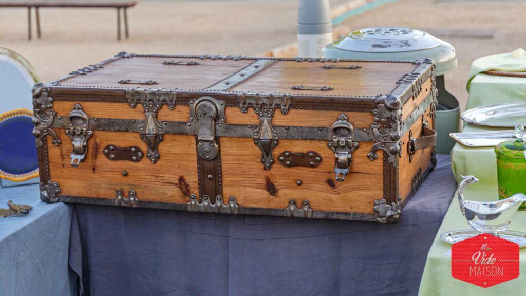 coffre ancien en bois