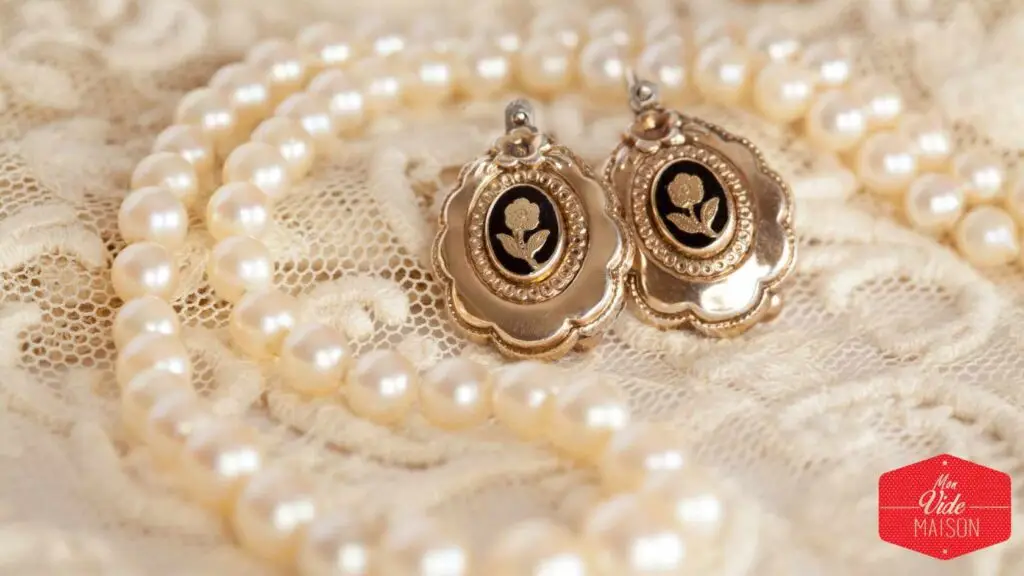 bijoux anciens elegants