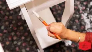 Repeindre un vieux meuble